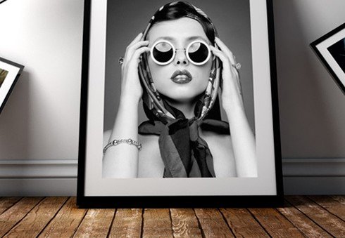 Gravity Photo Frame Mock Up